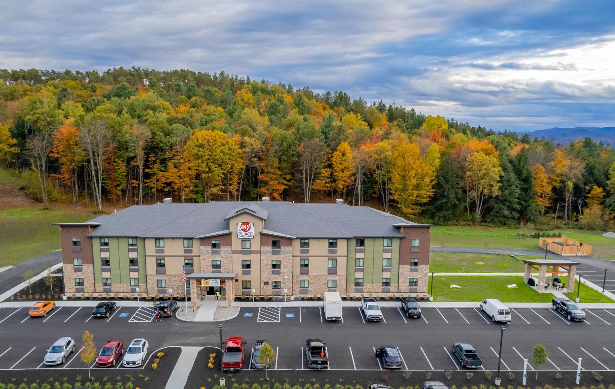 My Place Hotel-Randolph, Vt エクステリア 写真
